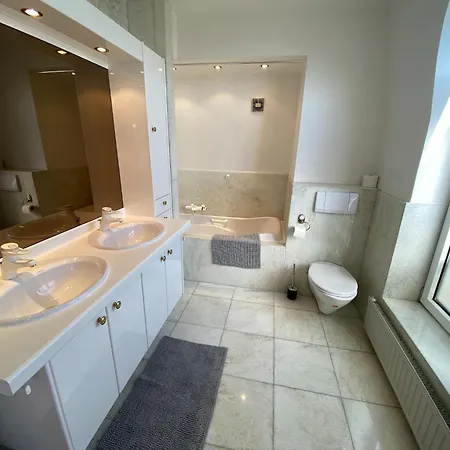 In Duinbergen Near The 아파트 크노케-하이스트